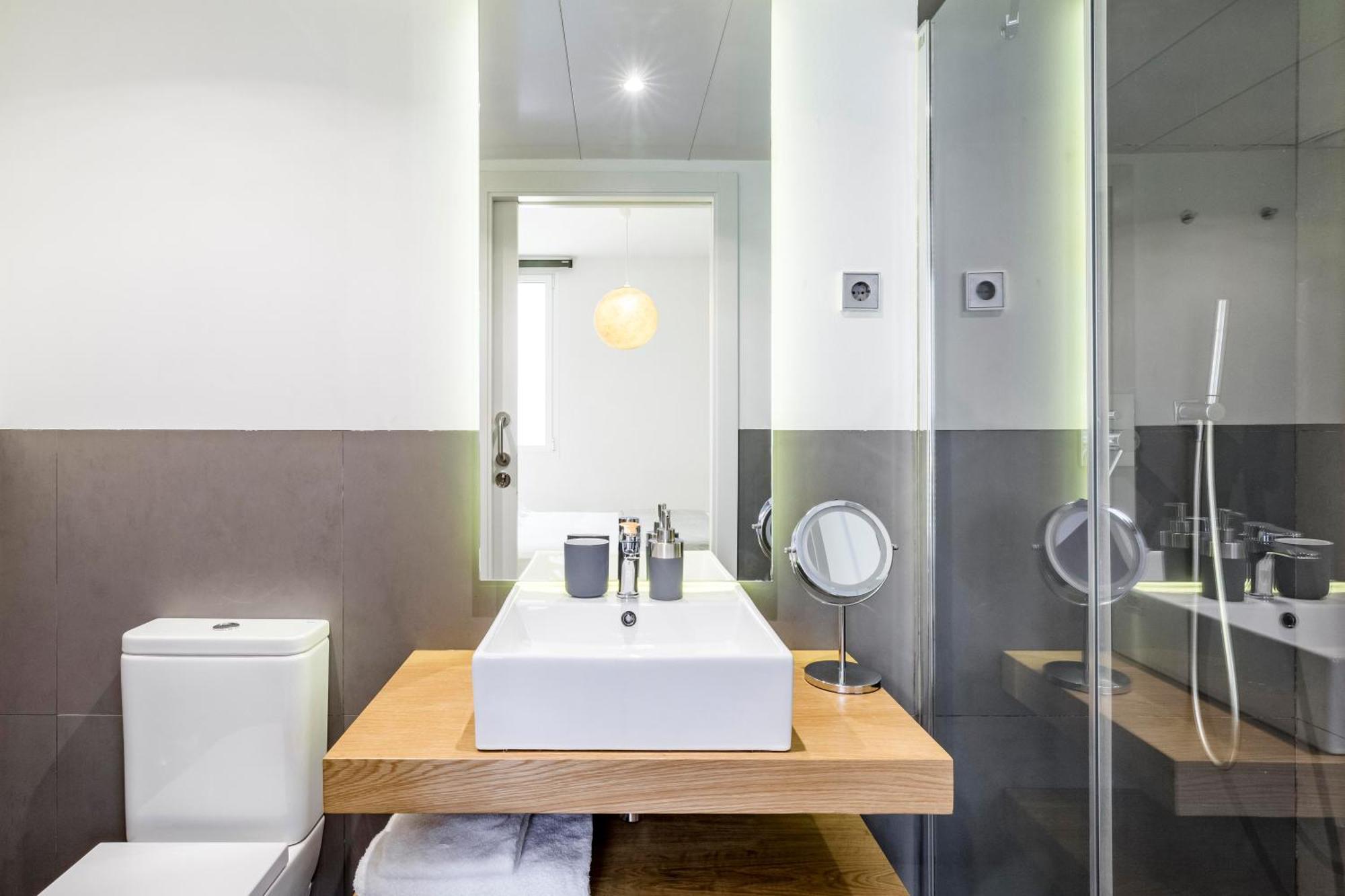 Home Suite Home Gran Via Мадрид Экстерьер фото