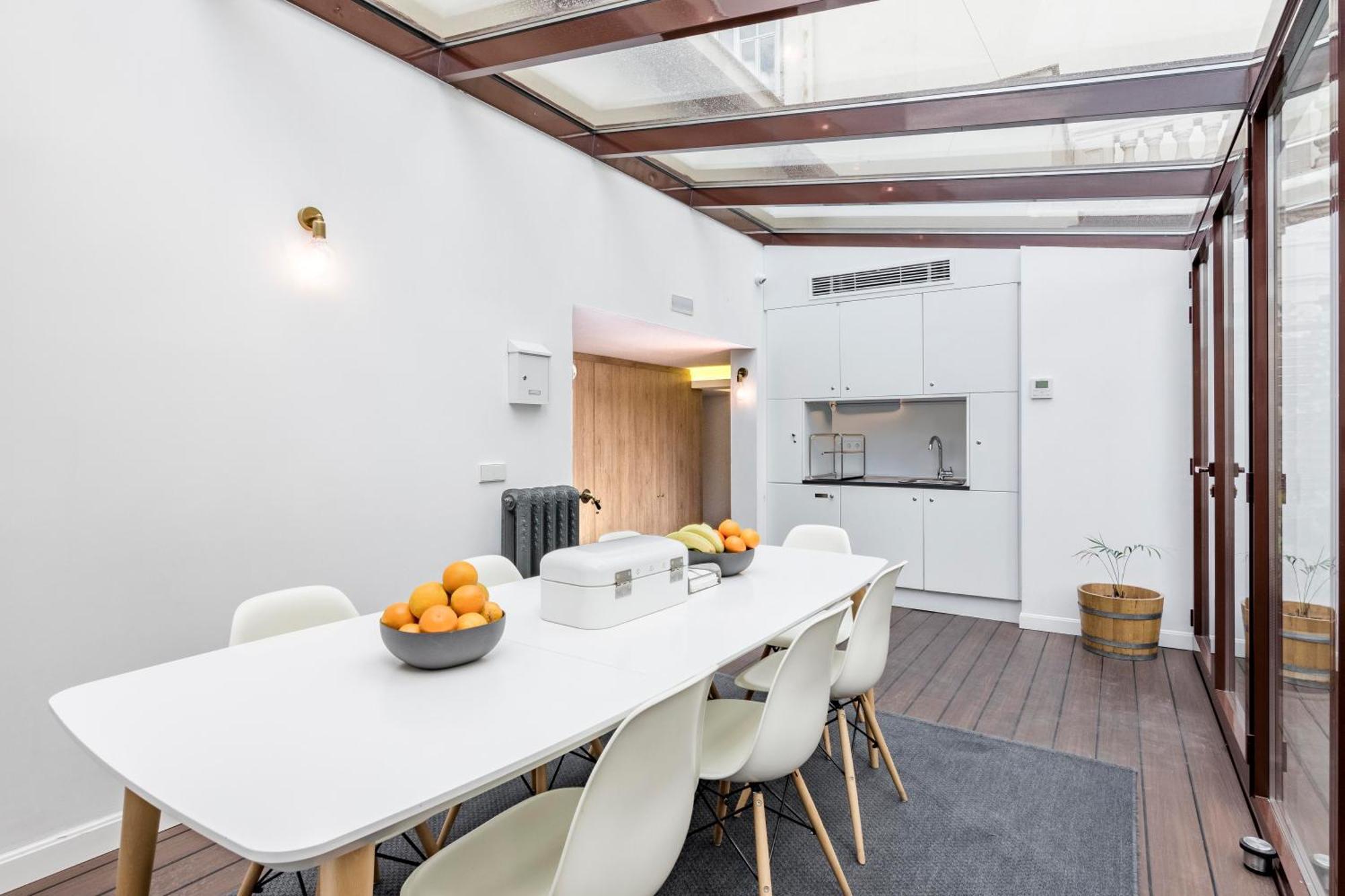 Home Suite Home Gran Via Мадрид Экстерьер фото